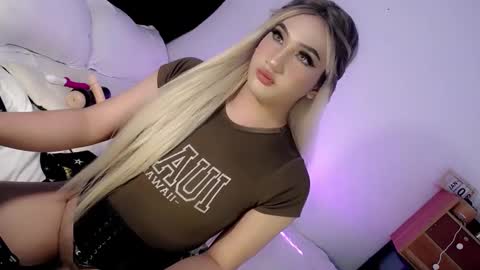 Snapshot of deluxetgirl69 chatting on January 13, 2025, 8:48 pm Chesca online show from January 13, 2025, 8:48 pm