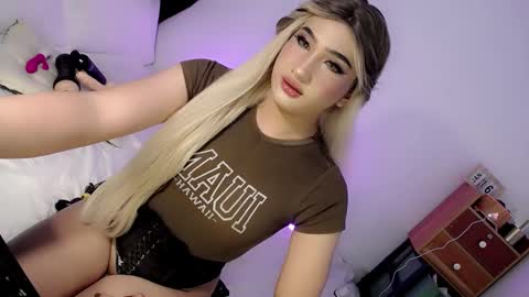 Snapshot of deluxetgirl69 chatting on January 17, 2025, 12:10 am Chesca online show from January 17, 2025, 12:10 am