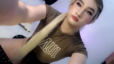 Snapshot of deluxetgirl69 chatting on January 30, 2025, 9:36 pm Chesca online show from January 30, 2025, 9:36 pm