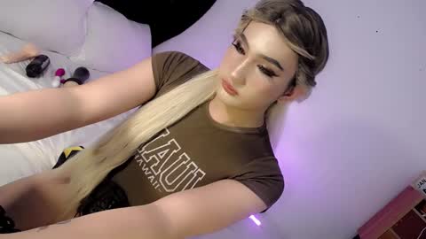 Snapshot of deluxetgirl69 chatting on January 31, 2025, 12:50 am Chesca online show from January 31, 2025, 12:50 am