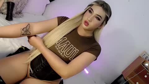 Snapshot of deluxetgirl69 chatting on February 9, 2025, 9:39 pm Chesca online show from February 9, 2025, 9:39 pm