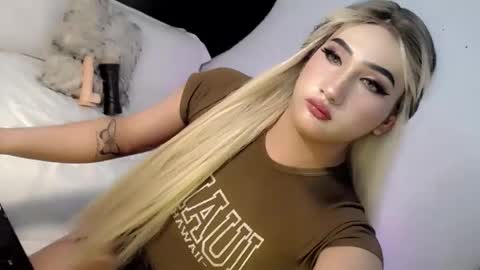 Snapshot of deluxetgirl69 chatting on February 10, 2025, 1:14 am Chesca online show from February 10, 2025, 1:14 am