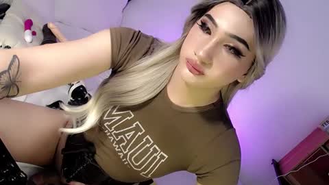 Snapshot of deluxetgirl69 chatting on February 15, 2025, 1:42 am Chesca online show from February 15, 2025, 1:42 am