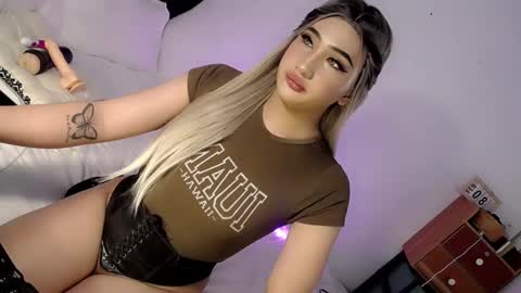 Snapshot of deluxetgirl69 chatting on February 16, 2025, 1:27 pm Chesca online show from February 16, 2025, 1:27 pm