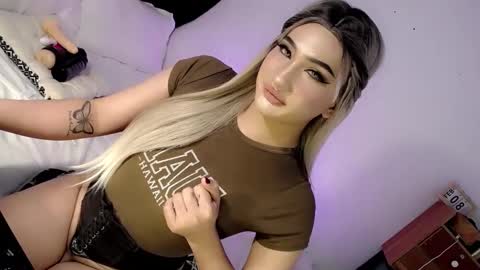 Snapshot of deluxetgirl69 chatting on February 16, 2025, 4:32 pm Chesca online show from February 16, 2025, 4:32 pm