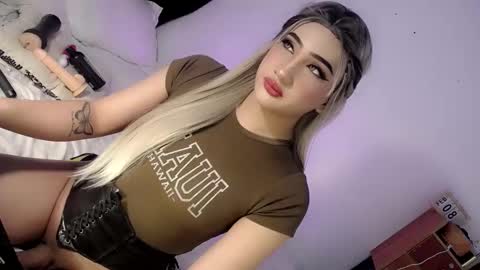 Snapshot of deluxetgirl69 chatting on February 19, 2025, 5:49 pm Chesca online show from February 19, 2025, 5:49 pm
