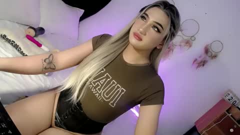 Snapshot of deluxetgirl69 chatting on February 23, 2025, 4:02 pm Chesca online show from February 23, 2025, 4:02 pm