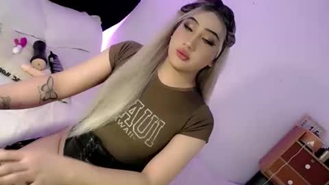 Snapshot of deluxetgirl69 chatting on September 15, 2025, 10:26 am Chesca online show from September 15, 2025, 10:26 am