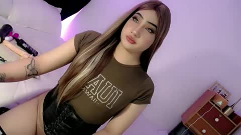 Snapshot of deluxetgirl69 chatting on September 21, 2025, 8:16 am Chesca online show from September 21, 2025, 8:16 am
