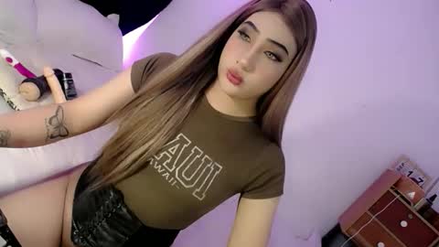Snapshot of deluxetgirl69 chatting on October 9, 2025, 8:34 am Chesca online show from October 9, 2025, 8:34 am