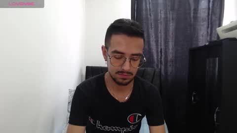 demian_val_4 online show from March 5, 2025, 5:08 pm