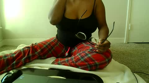 Snapshot of demichocolatekink chatting on January 14, 2026, 3:28 pm Chocolatekink online show from January 14, 2026, 3:28 pm