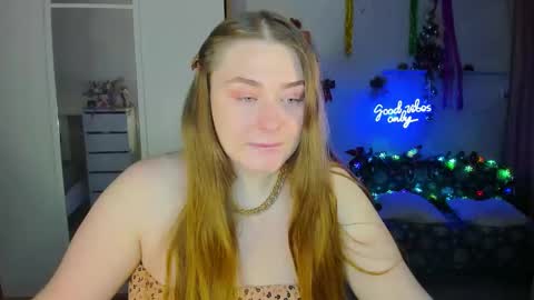 Snapshot of demure_soul chatting on December 6, 2024, 4:03 am Sophie online show from December 6, 2024, 4:03 am