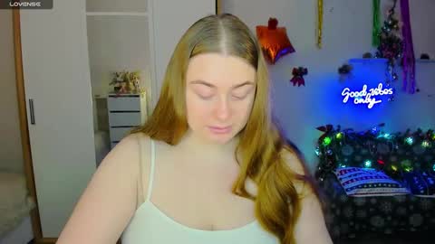Snapshot of demure_soul chatting on December 16, 2024, 5:59 am Sophie online show from December 16, 2024, 5:59 am