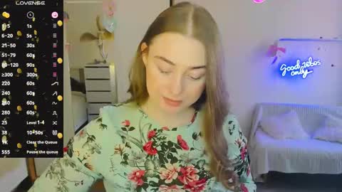 Snapshot of demure_soul chatting on February 19, 2025, 9:17 am Sophie online show from February 19, 2025, 9:17 am