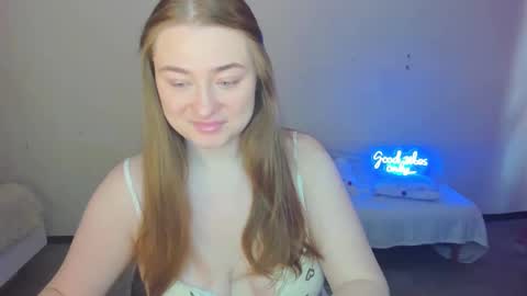 Snapshot of demure_soul chatting on February 22, 2025, 5:23 am Sophie online show from February 22, 2025, 5:23 am