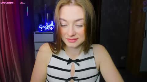 Snapshot of demure_soul chatting on September 26, 2025, 8:18 am Sophie online show from September 26, 2025, 8:18 am