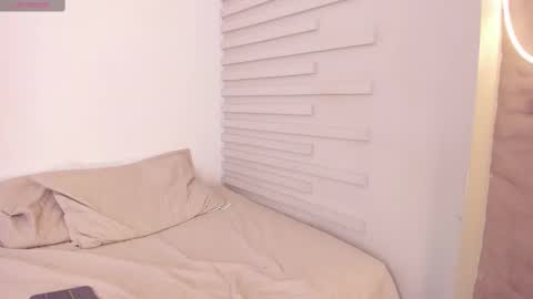 demy_ruiz online show from February 24, 2025, 5:43 am