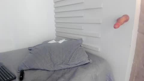 demy_ruiz online show from March 4, 2025, 6:15 am