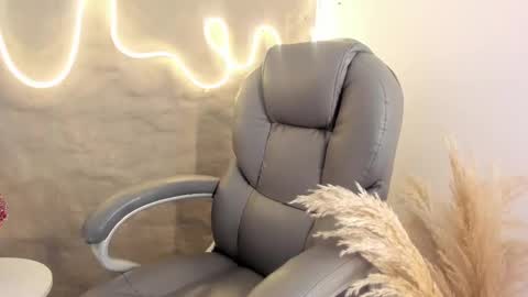 demy_ruiz online show from March 6, 2025, 5:35 am