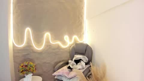 demy_ruiz online show from March 6, 2025, 8:41 am