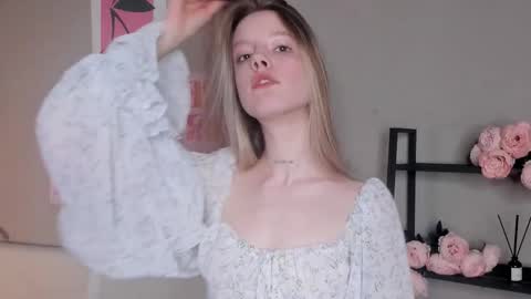 Emma online show from November 15, 2025, 7:32 pm