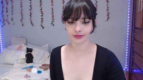 Snapshot of deni_bloom chatting on January 4, 2025, 11:38 pm Denisse schedule Monday to Friday 1300-1900 mexican time Saturday-maybe it could be a surprise IDEPENDENT MODEL online show from January 4, 2025, 11:38 pm