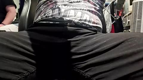dennis210586 online show from May 19, 2026, 10:27 pm
