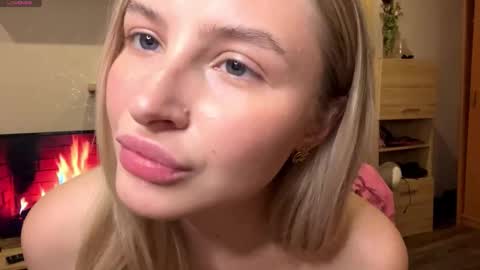 Vi  Victoria online show from November 10, 2025, 3:44 pm