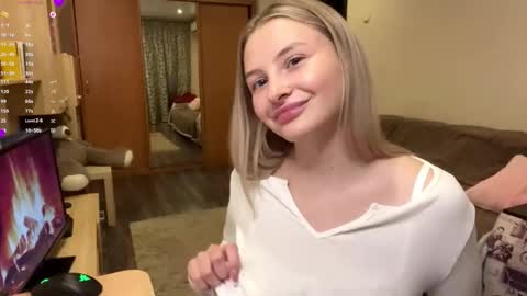 Vi  Victoria online show from November 27, 2025, 2:08 pm