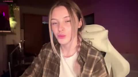 Snapshot of deonnagarn chatting on March 7, 2026, 1:08 pm Vi Victoria online show from March 7, 2026, 1:08 pm