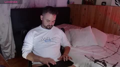 Snapshot of dereck_mills3 chatting on February 25, 2026, 4:11 am Dereck Mills3 online show from February 25, 2026, 4:11 am