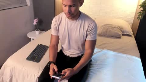 Snapshot of dereck_myers chatting on December 16, 2024, 2:15 am Dereck Myers online show from December 16, 2024, 2:15 am