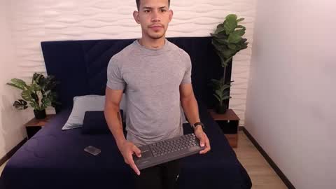 Snapshot of dereck_myers chatting on January 13, 2025, 3:23 am Dereck Myers online show from January 13, 2025, 3:23 am