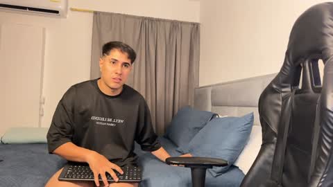 Snapshot of dereckbrownn chatting on December 6, 2024, 10:30 pm Dereck online show from December 6, 2024, 10:30 pm