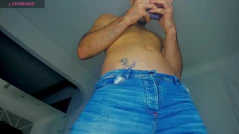 Snapshot of dereckhardd chatting on April 30, 2026, 12:50 am dereckhardd online show from April 30, 2026, 12:50 am