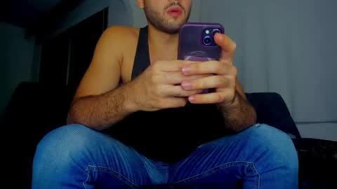 Snapshot of dereckhardd chatting on May 2, 2026, 3:44 am dereckhardd online show from May 2, 2026, 3:44 am