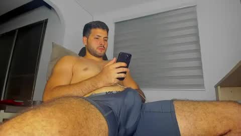 Snapshot of dereckhardd chatting on June 25, 2026, 11:53 pm dereckhardd online show from June 25, 2026, 11:53 pm