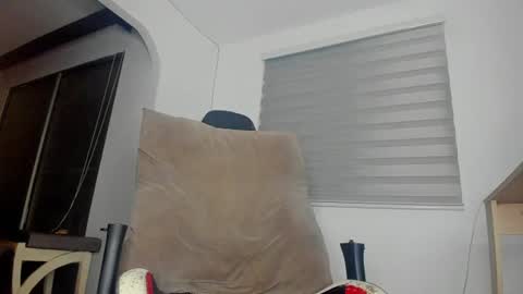 Snapshot of dereckhardd chatting on June 28, 2026, 6:52 am dereckhardd online show from June 28, 2026, 6:52 am