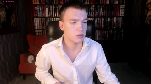 Derek online show from November 14, 2025, 8:07 pm