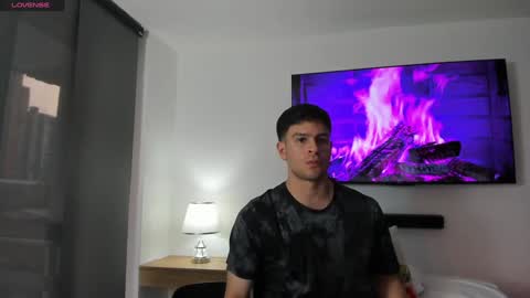 Snapshot of derek_hussain chatting on February 5, 2025, 10:55 pm Derek Hussain online show from February 5, 2025, 10:55 pm