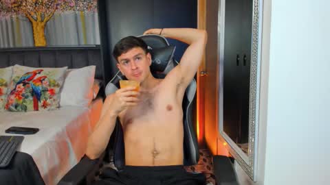 Snapshot of derek_hussain chatting on September 19, 2025, 1:40 am Derek Hussain online show from September 19, 2025, 1:40 am