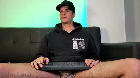 Derek independent model  online show from December 19, 2025, 2:40 am