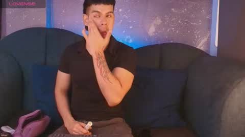 derek_voss online show from July 16, 2026, 1:39 pm