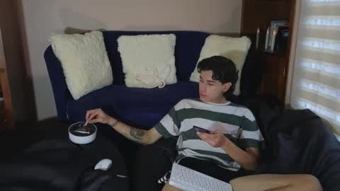 Derek online show from December 18, 2025, 10:05 pm