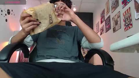 Snapshot of deren_ chatting on December 14, 2025, 4:34 pm DEREN online show from December 14, 2025, 4:34 pm