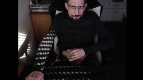 Snapshot of dermattes chatting on March 1, 2026, 1:35 pm dermattes online show from March 1, 2026, 1:35 pm