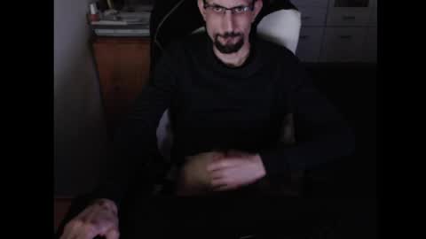 Snapshot of dermattes chatting on April 4, 2026, 2:36 pm dermattes online show from April 4, 2026, 2:36 pm