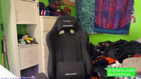 Derrick Hose online show from March 2, 2025, 3:13 am