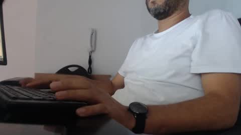 Snapshot of derrik_ chatting on December 4, 2024, 12:58 pm     online show from December 4, 2024, 12:58 pm